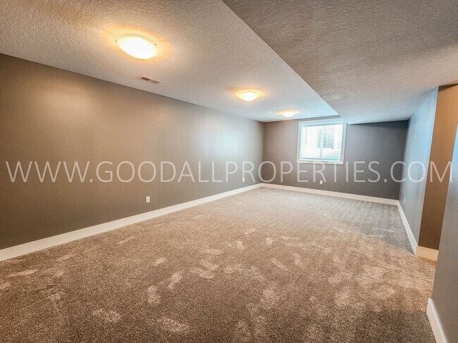 Building Photo - A Must See 4 Bedroom 3.5 Baths in Norwalk with a 3 Car Garage!!!