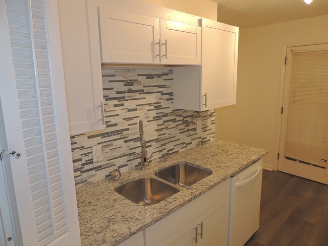 Building Photo - 1113 Strickland Bridge Rd