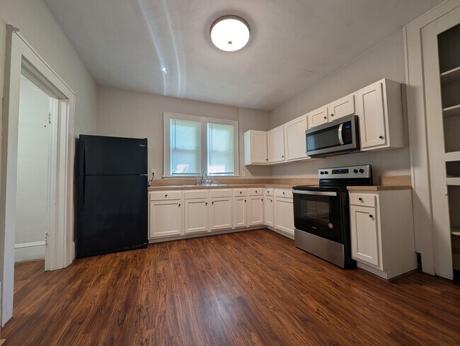 Building Photo - 931 McDowell Ave NW