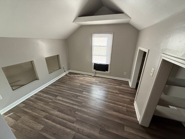 Building Photo - House for Rent