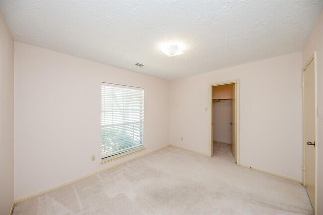 Building Photo - 13211 Rosstown Dr