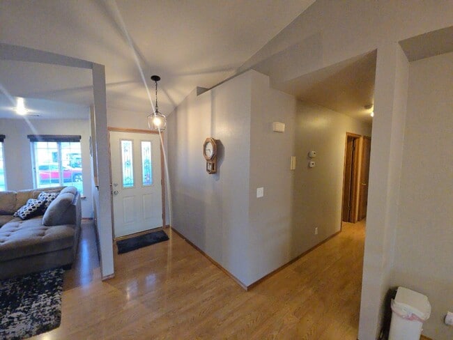 Building Photo - Pet friendly! 3DB/2BA Fortuna home on quiet road!