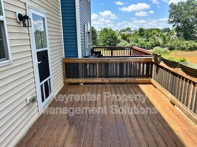Building Photo - 213 Willowshire Ct