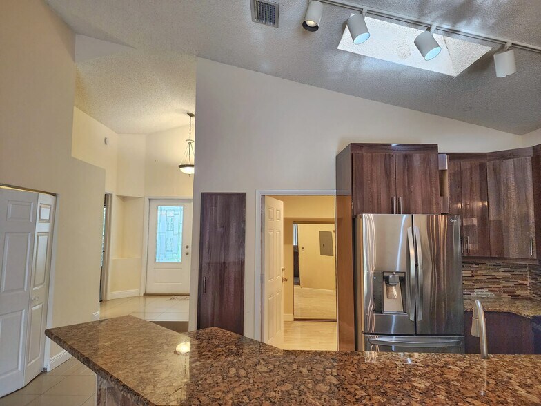 Building Photo - 7705 Forest Green Ln