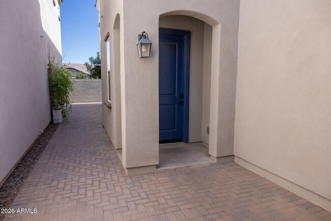 Building Photo - 2462 E Lovebird Ln