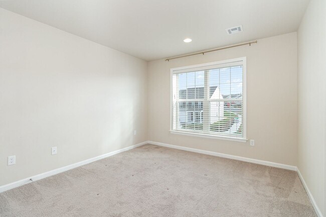 Building Photo - 1726 Bradley Dr