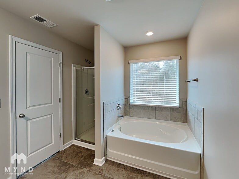 Building Photo - 5097 Lower Elm St