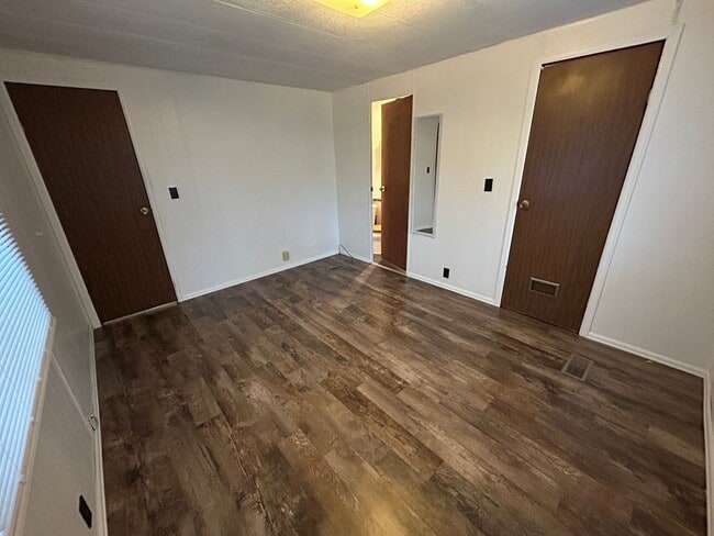 Building Photo - 123 Opal Dr