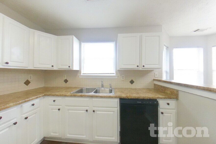 Building Photo - 705 Claven Ct