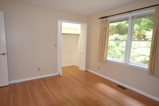Building Photo - 226 Park Ln
