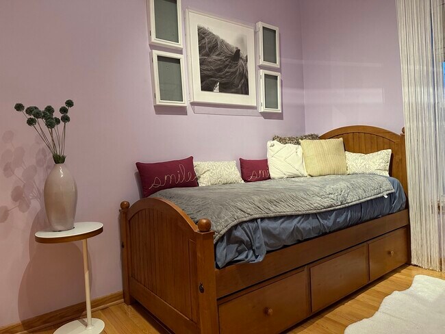 third bedroom - 1700 N Windsor Dr