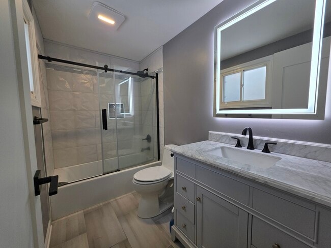 Building Photo - 713 Old Post Rd