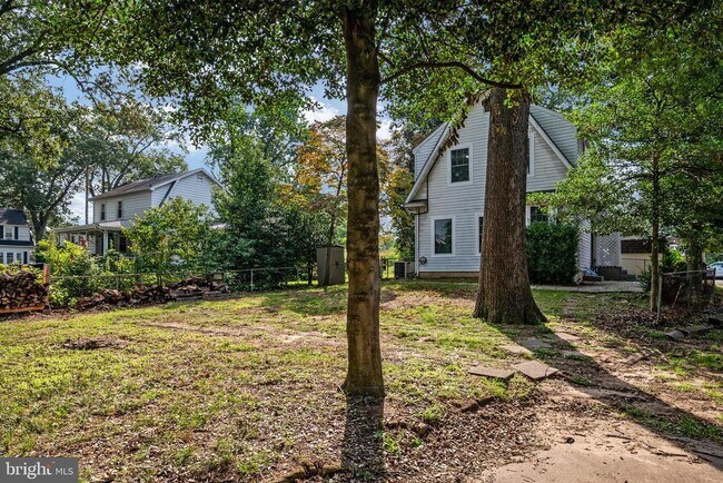 Building Photo - 6 Oak Ln SW
