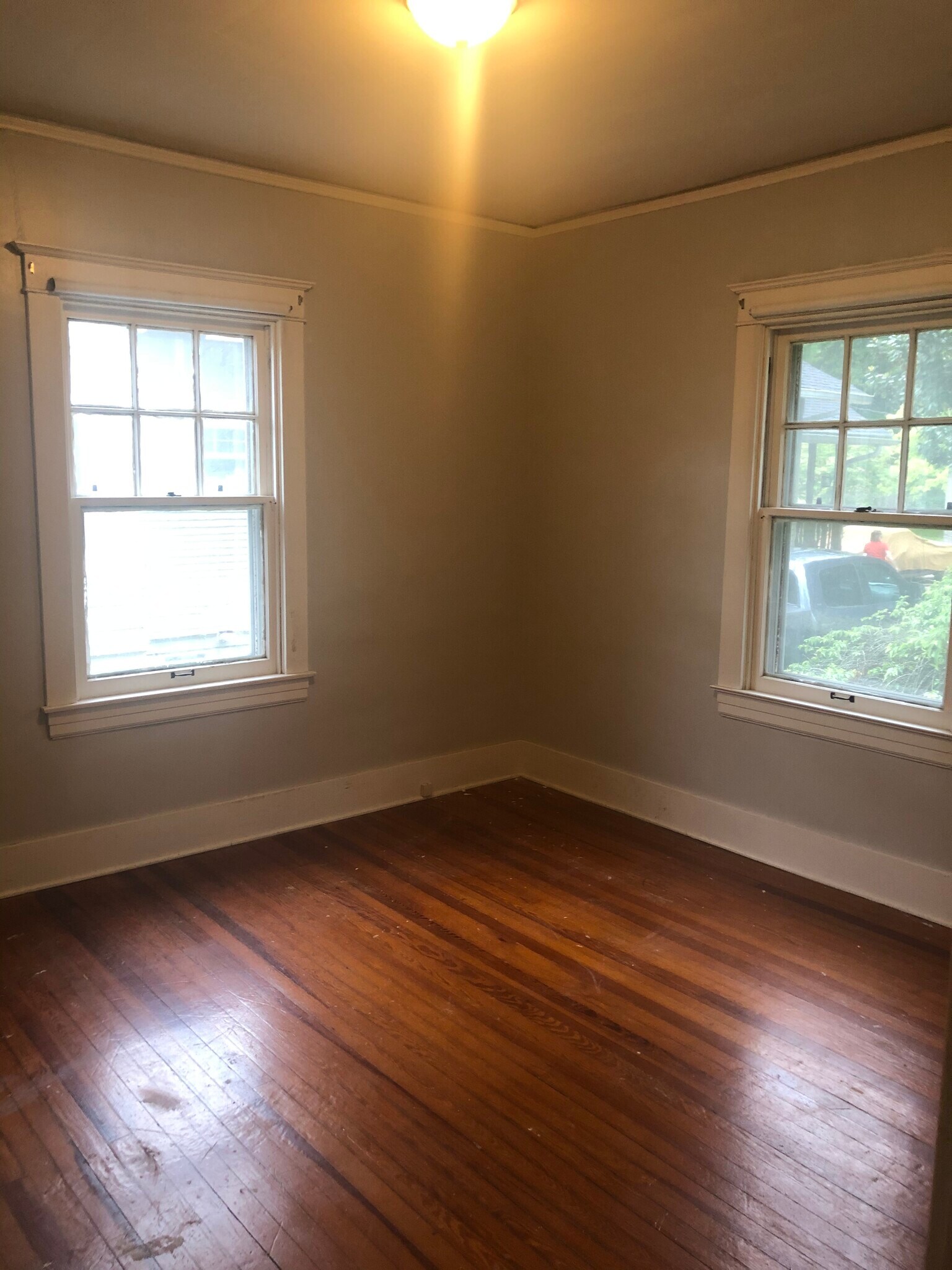 Downstairs bedroom - 132 N Crestmoor Ave