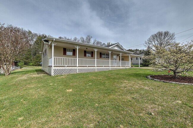 Building Photo - 307 Cypress St