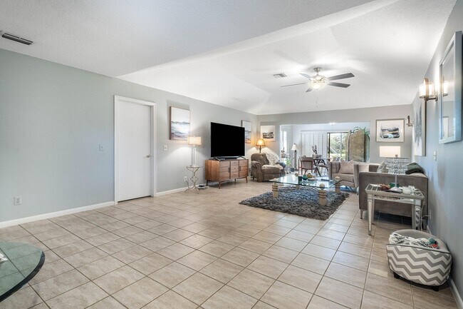 Building Photo - 6403 Eastpointe Pines St