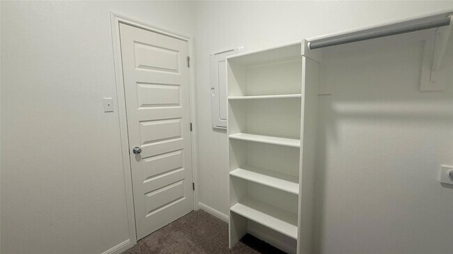 Building Photo - 176 Hornet St