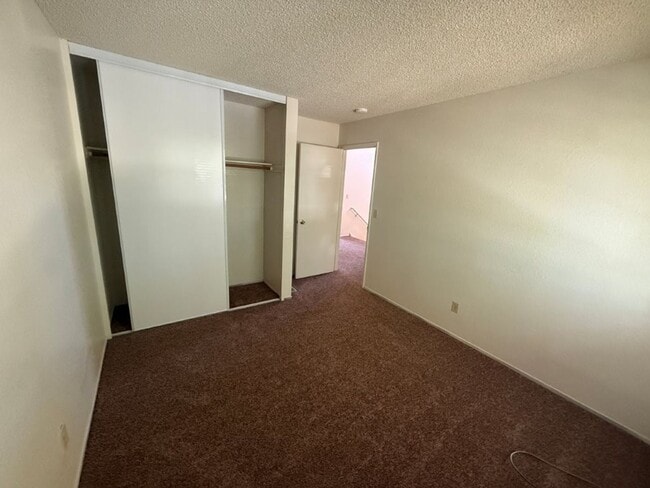 Building Photo - Browns Valley 3 Bedroom 2.5 Bath 2 Story w...