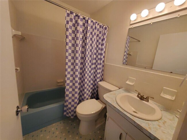 Building Photo - 2427 Rhodesian Dr