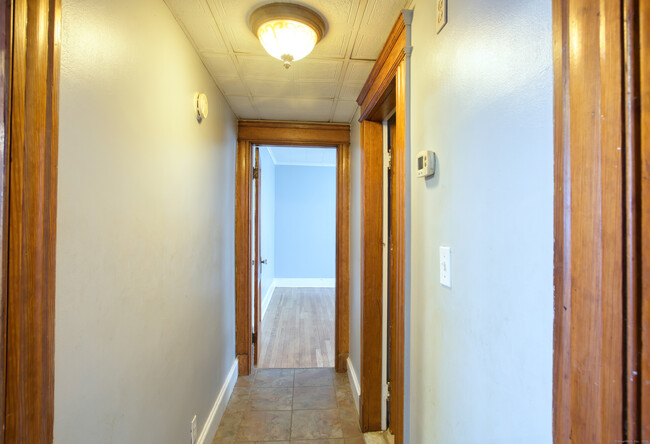 Building Photo - 226 Ledgeside Ave