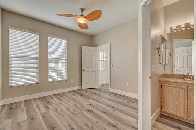 Building Photo - 10550 W Alexander Rd