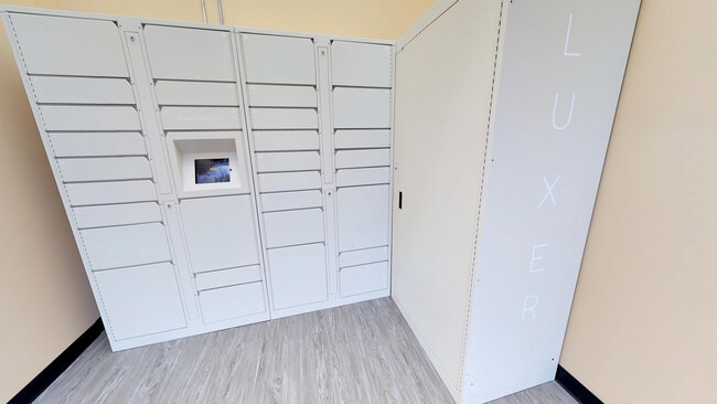 efUwCfUEBfR - Luxer Lockers - Matthews Lofts