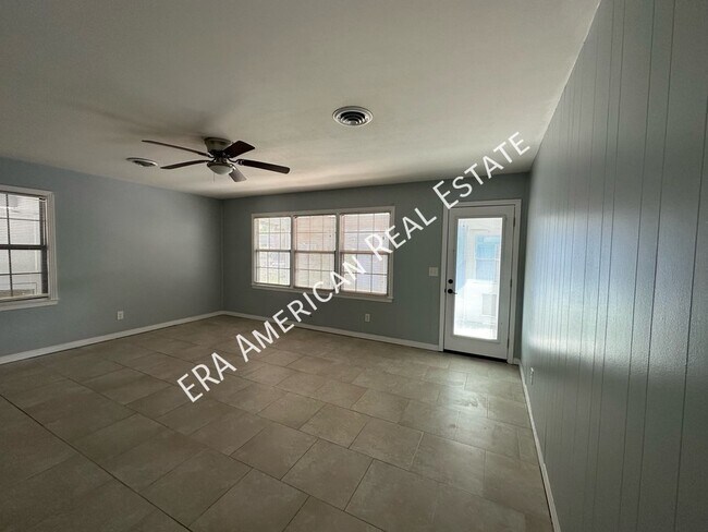 Building Photo - 209 Loizos Dr NW