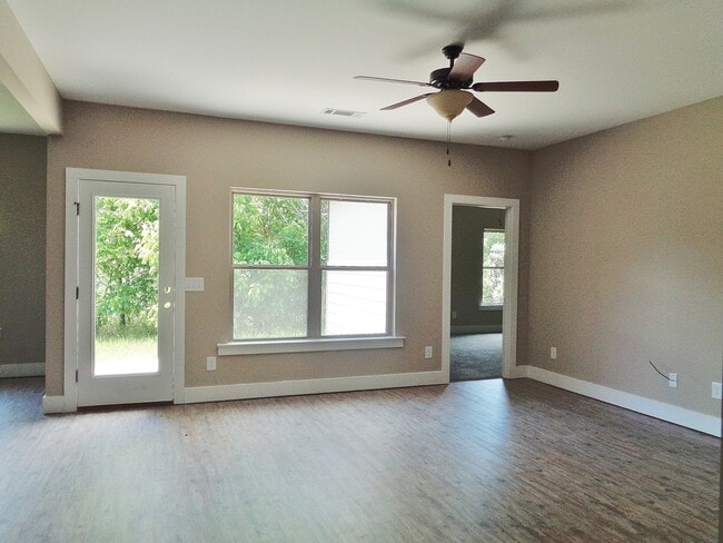 Building Photo - Home for Rent in Tuscaloosa, AL... Available to View Now!!!