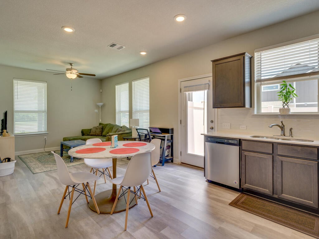 Building Photo - 7700 Dylan Dr