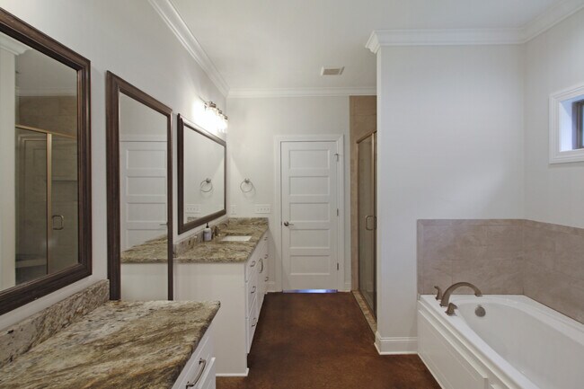 Building Photo - 1172 Greenfield Cir