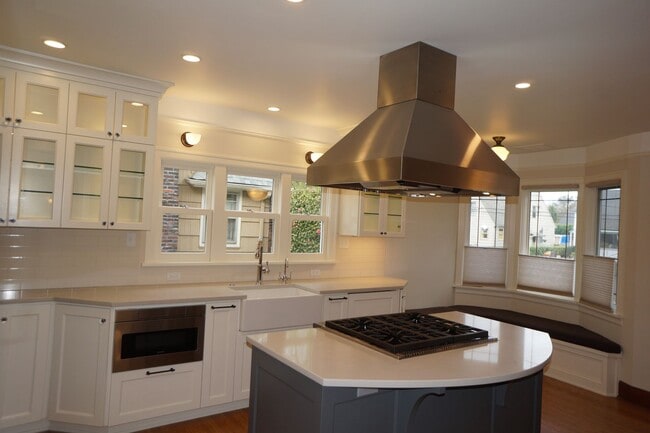 Building Photo - NE Portland - Irvington 3-bedroom Beauty!