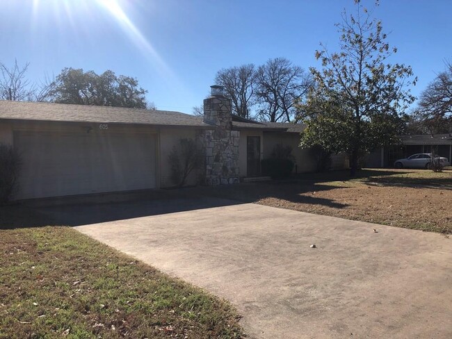 Primary Photo - 605 Cardinal Dr