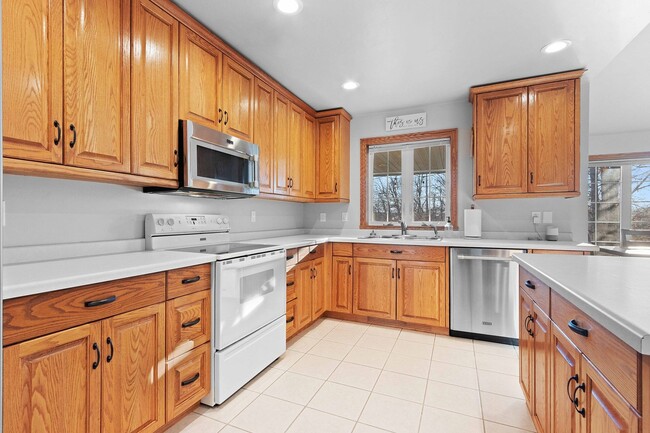 Building Photo - River Point Court Duplex