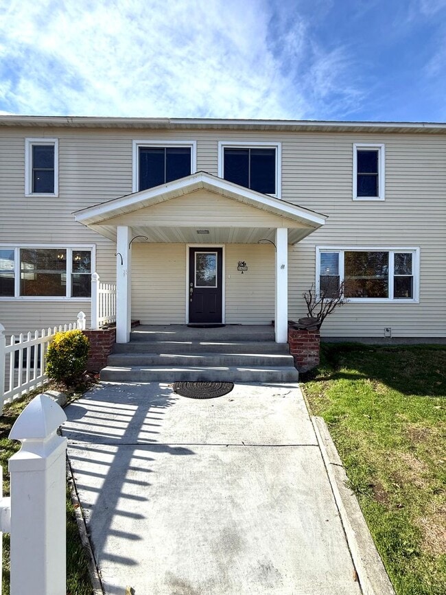 Building Photo - 1431 Johnston Ave