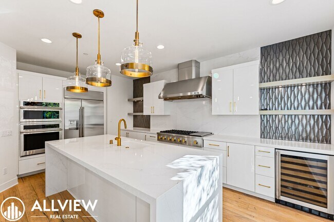 Building Photo - *Limited Move In Special! $1,000 Off First...