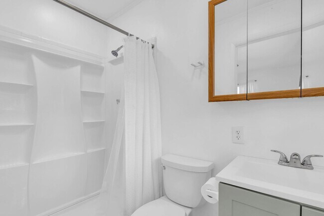 Building Photo - Located in the Heart of Hixson! 3 beds, 2 ...