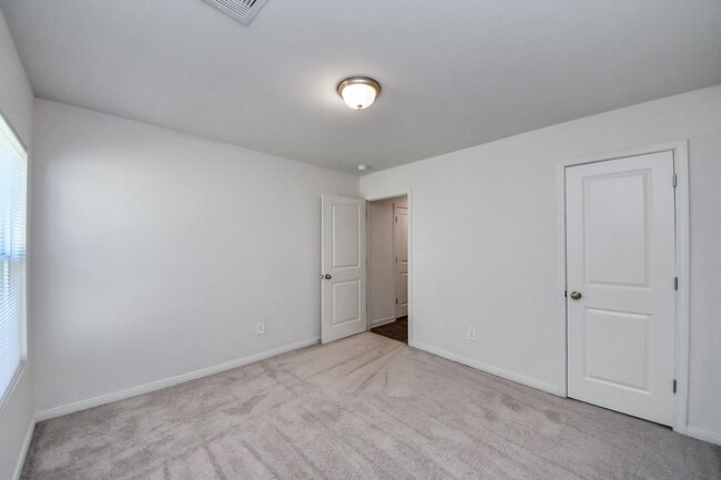 Building Photo - 164 Goldenrod