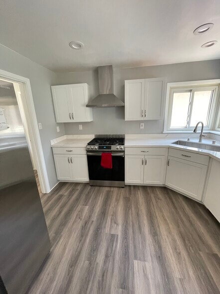 kitchen - 11001 Chula Vista Ave