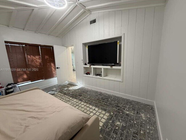 Building Photo - 2227 Roosevelt St