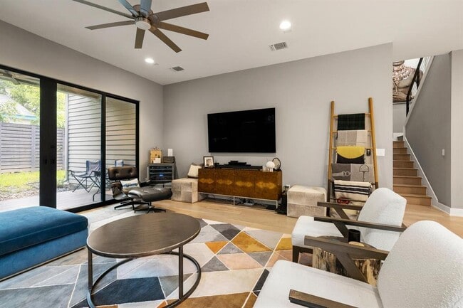 Building Photo - 1908 Kinney Ave