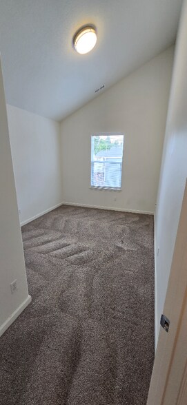 Building Photo - 18549 SW Takena Ct