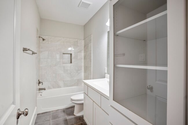 Building Photo - 11005 Acorn Falls Dr