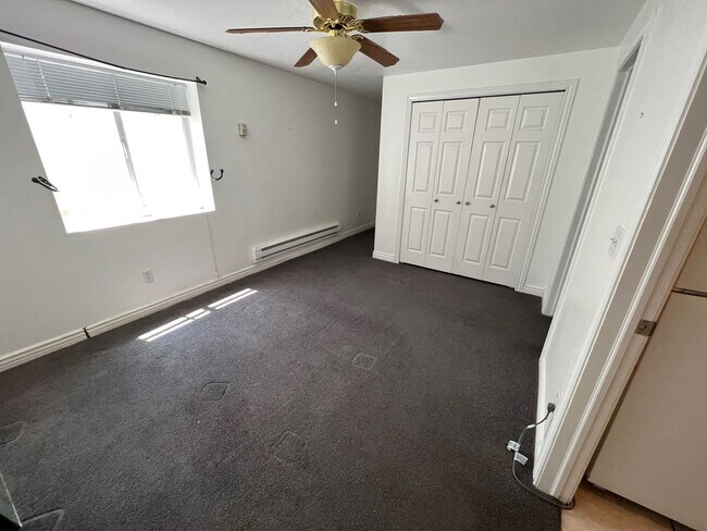 Building Photo - 161 E 70 S