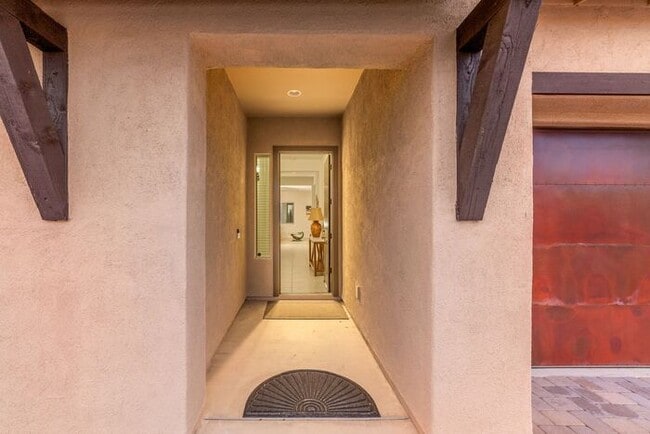 Building Photo - Beautiful home in Gated Dove Mountain Comm...