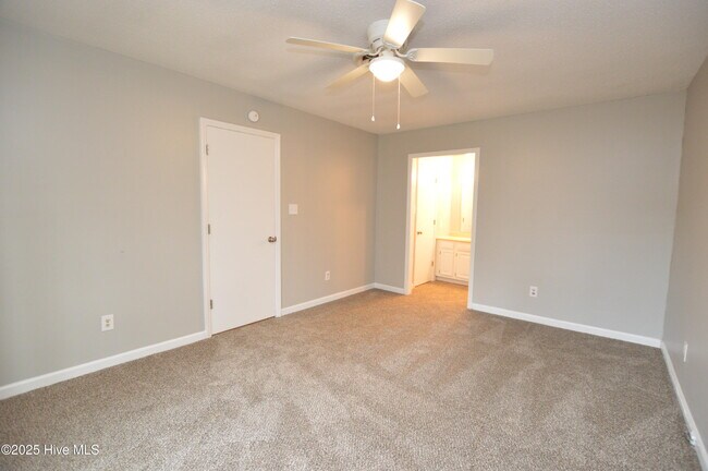 Building Photo - 307 Stillwood Dr
