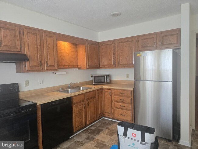 Building Photo - 2069 Cidermill Ln
