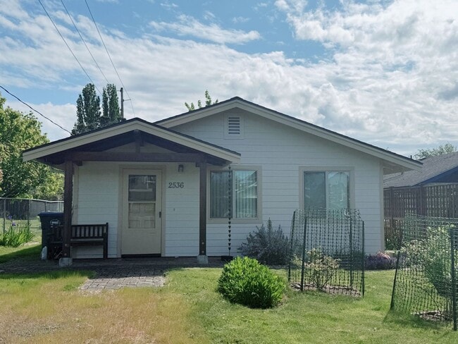 Primary Photo - Charming Roosevelt Neighborhood House! - 2...