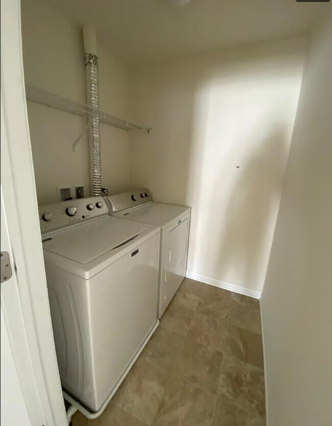 Building Photo - 2873 Henley Ln