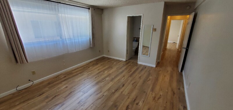 Building Photo - 2213 Voorhees Ave