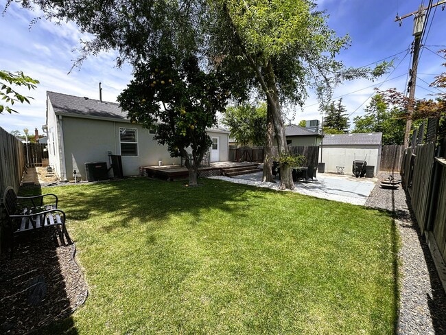 Building Photo - Beautiful 2-Bedroom Home with Large Backyard